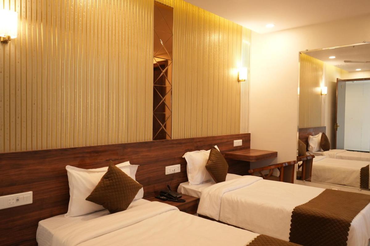 Hotel Golden Palace 러크나우 외부 사진