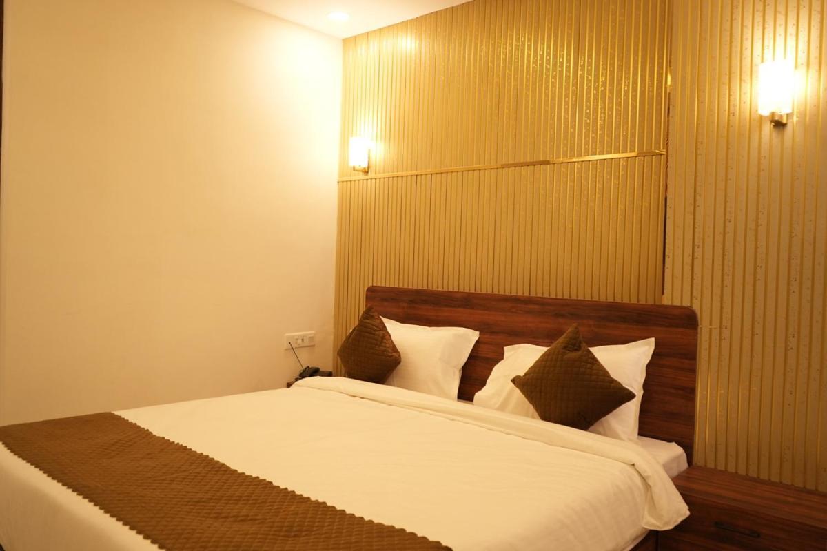 Hotel Golden Palace 러크나우 외부 사진