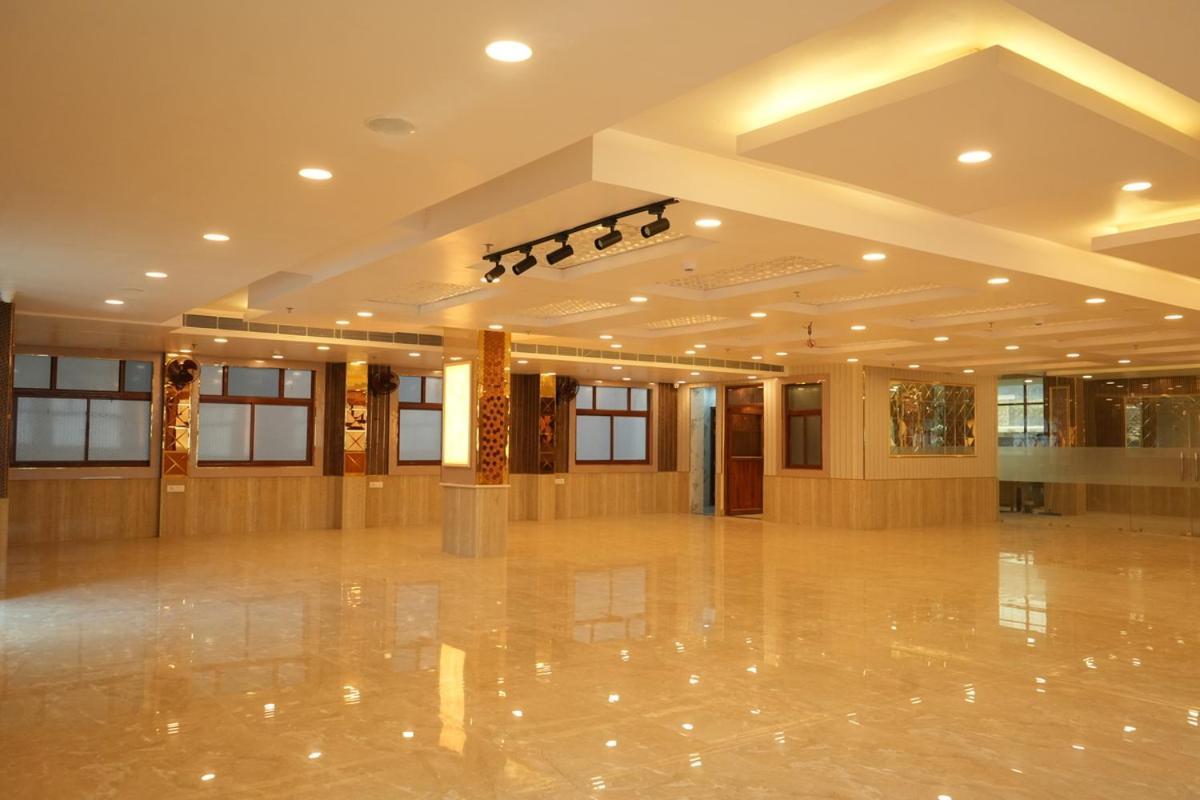 Hotel Golden Palace 러크나우 외부 사진